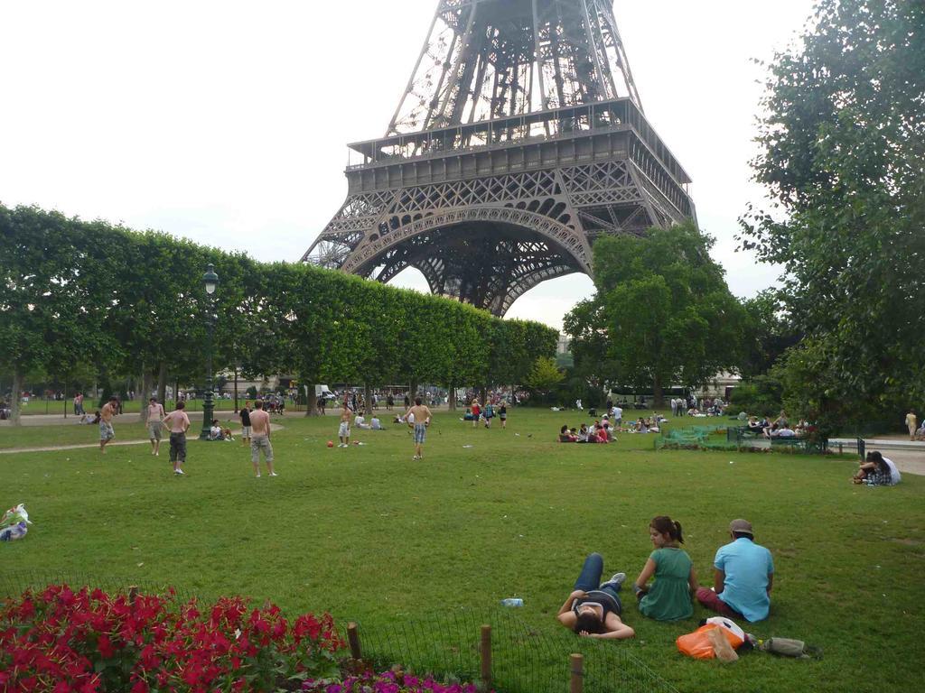 Ferienwohnung Eiffel Tower Champs De Mars Paris Exterior foto